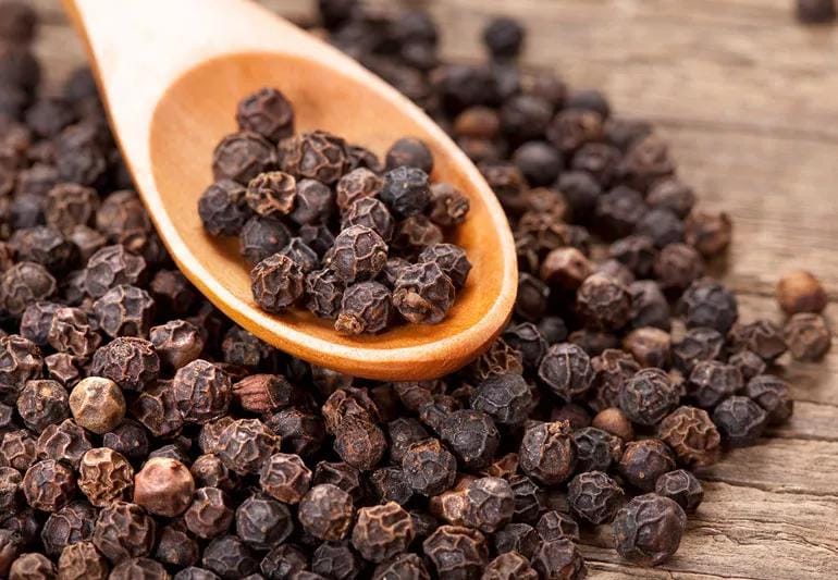 काली मिर्च के फायदे, Black Pepper Benefits, Piperine Benefits, पाचन के लिए काली मिर्च, इम्यूनिटी बढ़ाने के उपाय, मसालों के फायदे, हेल्थ टिप्स, HealthTak.in