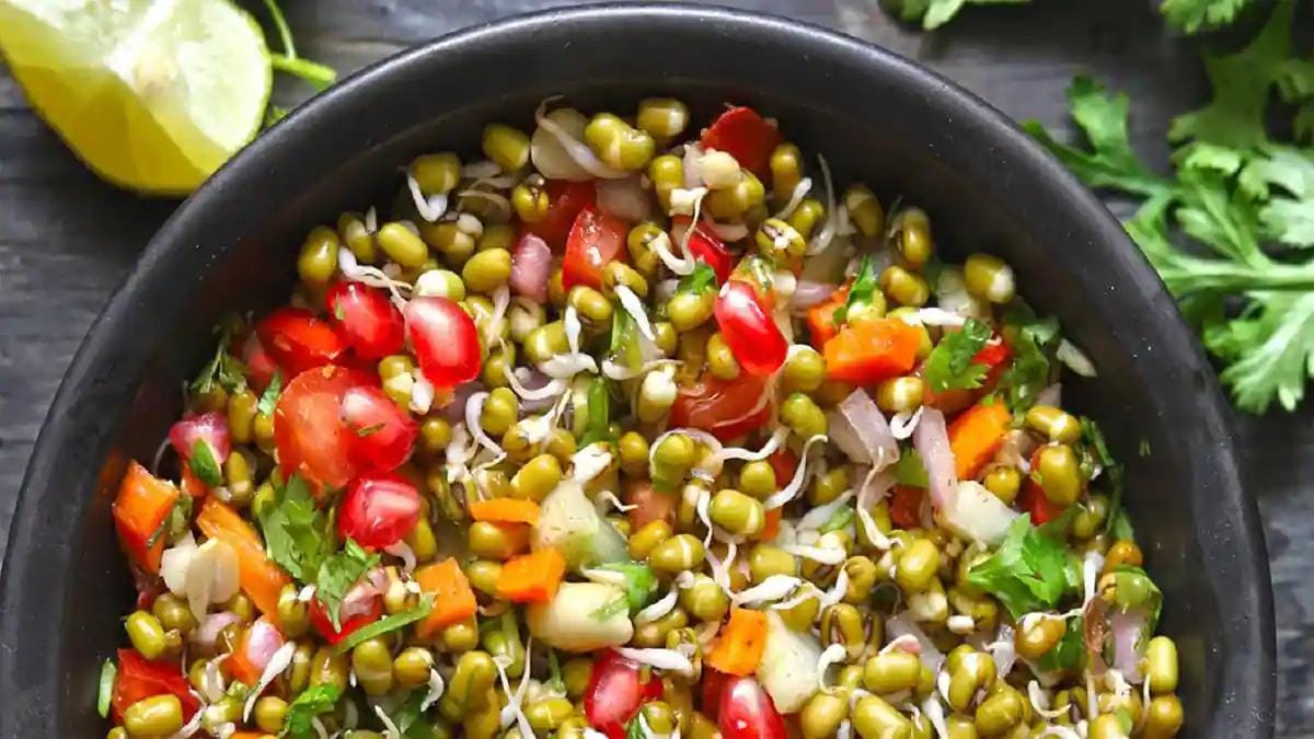 गर्मियों में खान-पान कैसा हो? जानिए स्वस्थ रहने के आसान तरीके